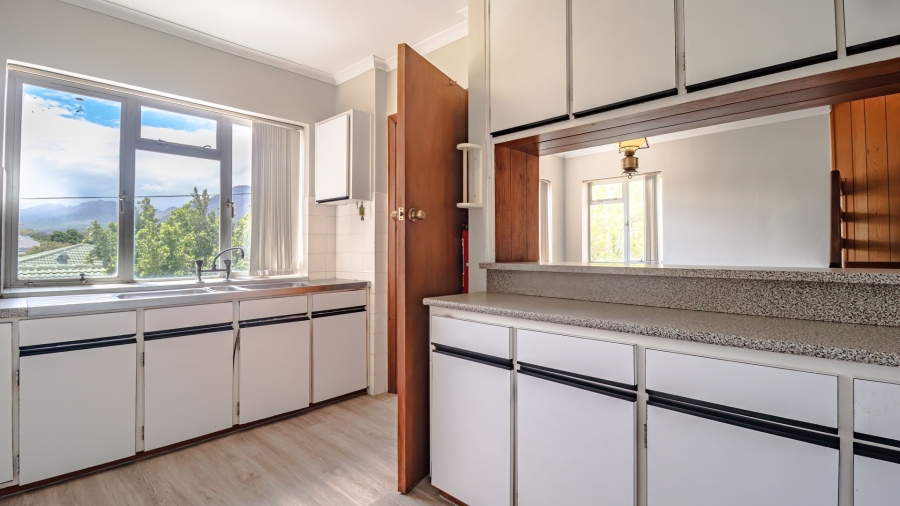 To Let 4 Bedroom Property for Rent in Gordons Bay Village Western Cape